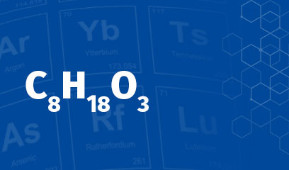 Molekularformel C₈H₁₈O₃ von Butyldiglykol als grafisches Element vor blauem chemischen Hintergrund.